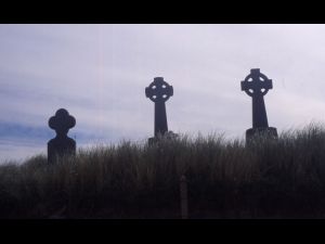 Gravestones at Teampall Caonh�n