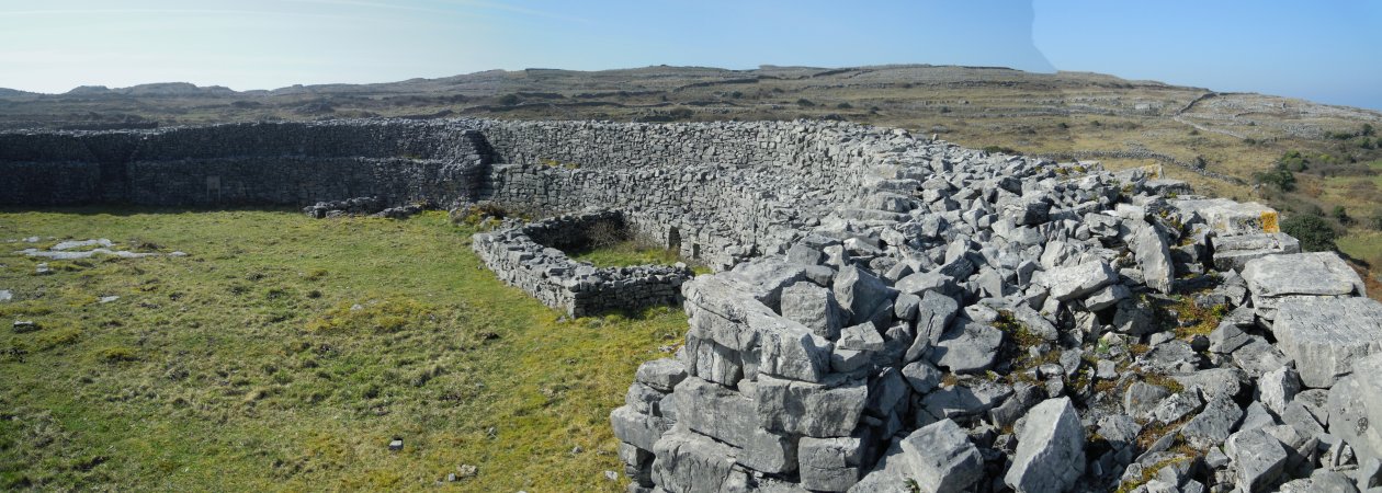 The interior and wall of D�n Eoghanacht.